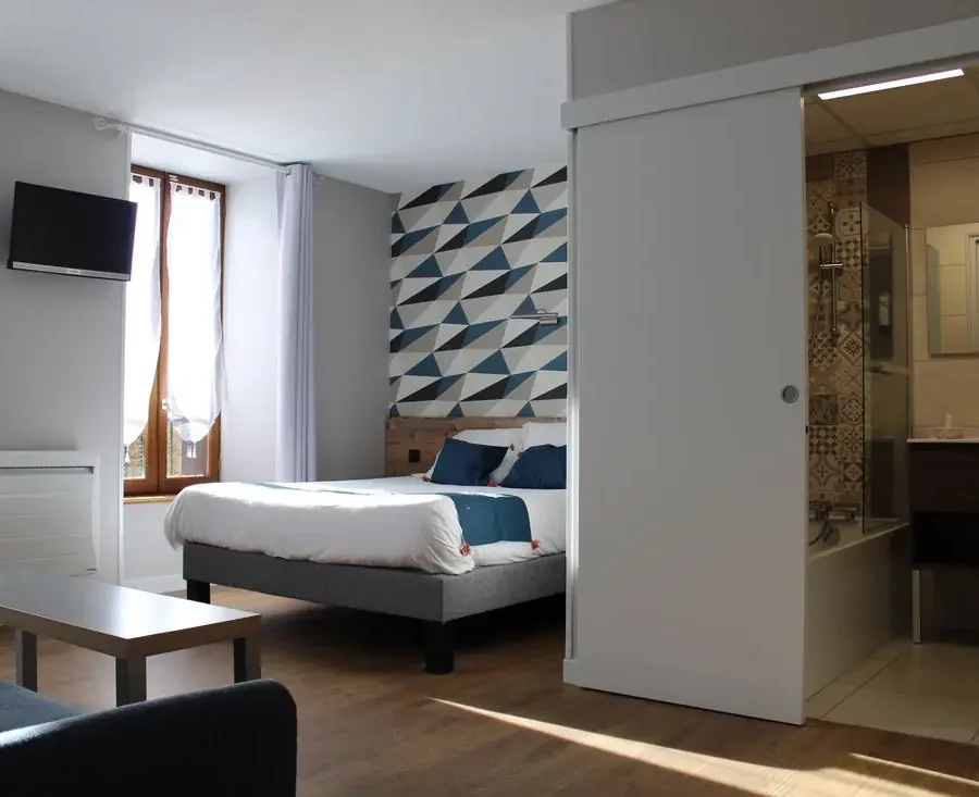 Chambre avec salle d'eau attenante