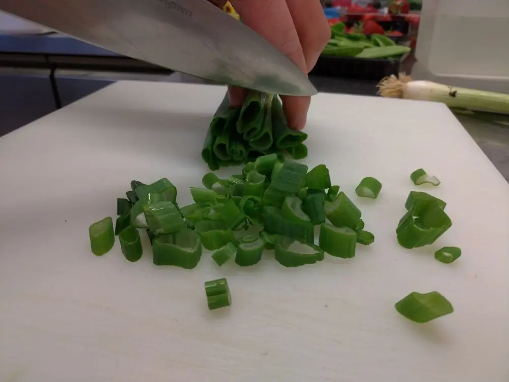 Ciselage d'herbes en cuisine