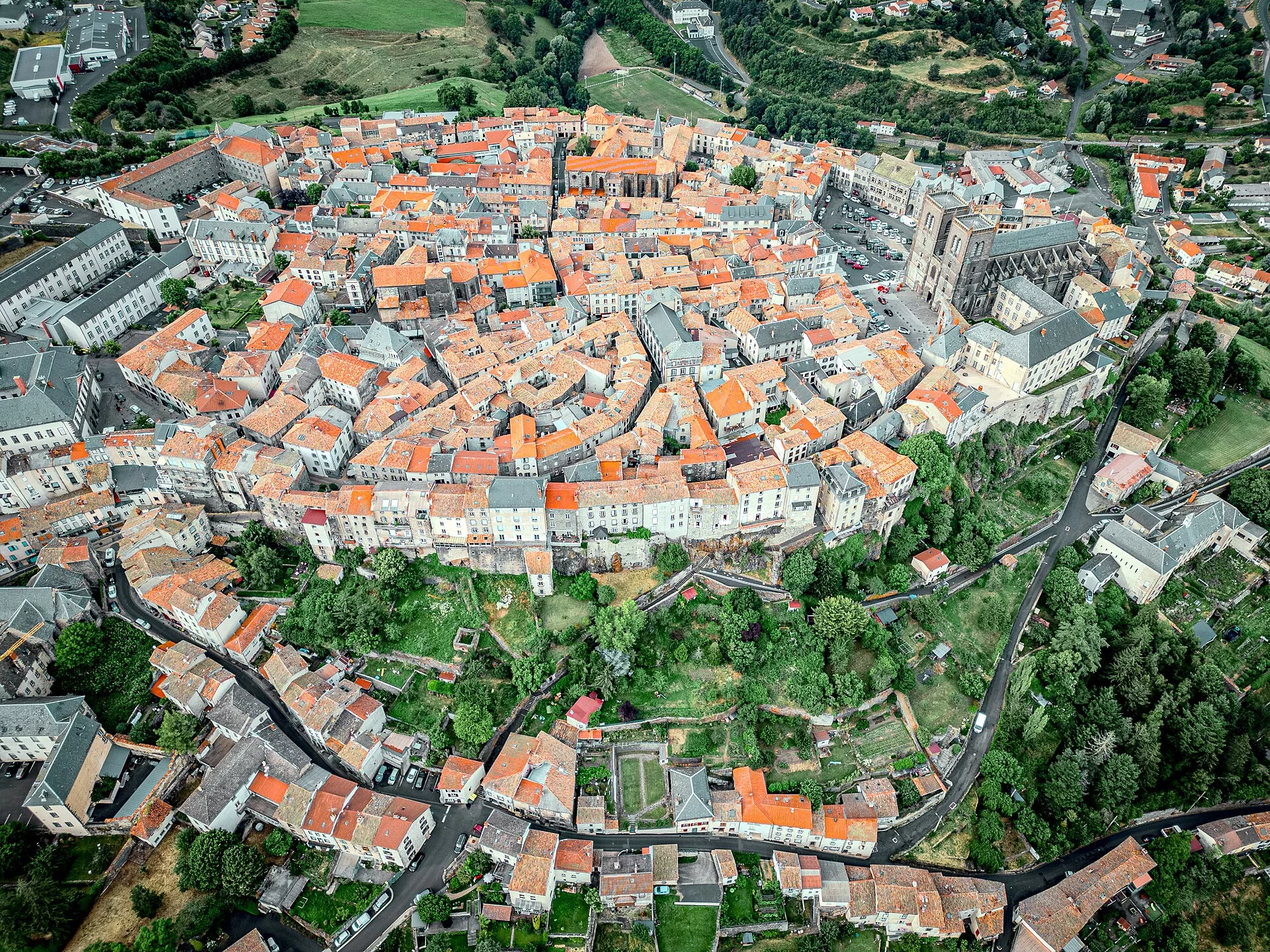 The upper town of Saint-Flour and its cathedral lined up on top of a basalt cliff